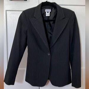 Barney’s New York women’s pinstriped two piece suit -women’s size 2